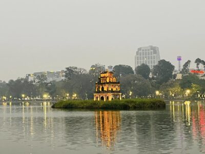 Hoan_Kiem_Lake